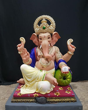 Ornate Ganesha Murti Statue with Golden Crown and Mouse Vahana HD phone wallpaper