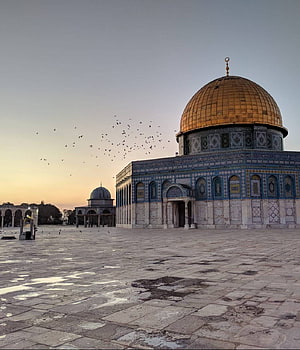 Dome of the Rock and Al-Aqsa Mosque at Sunset in Jerusalem HD phone wallpaper