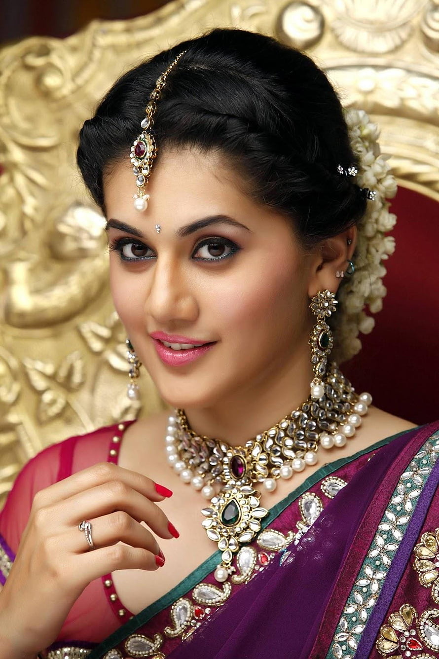 Taapsee Pannu in Traditional Indian Bridal Attire with Ornate Jewelry and Saree HD phone wallpaper