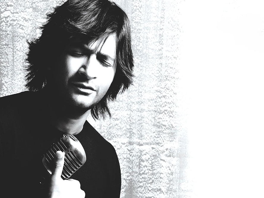 KK Indian Singer Black and White Portrait Holding Vintage Microphone HD wallpaper