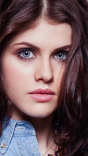 Alexandra Daddario Close-Up Portrait with Blue Eyes and Brown Hair HD phone wallpaper