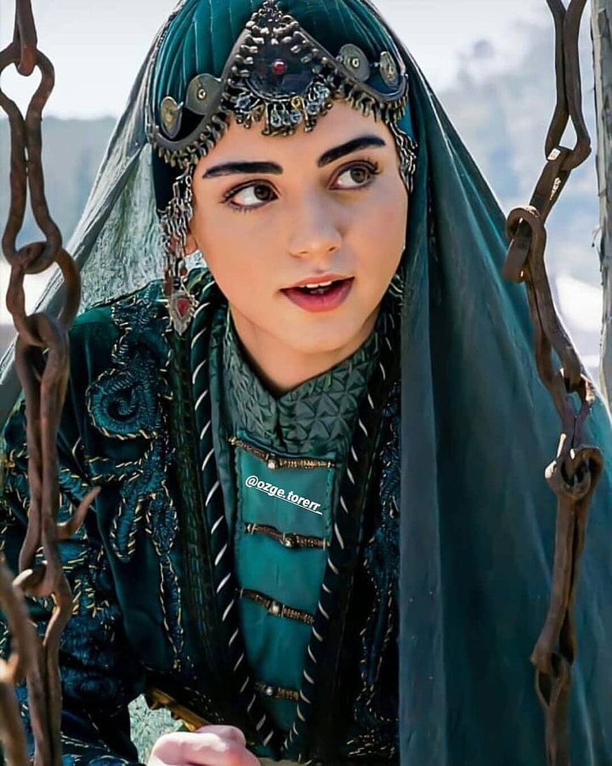 Ertugrul Series Character in Traditional Ottoman Green Costume and Headpiece HD phone wallpaper