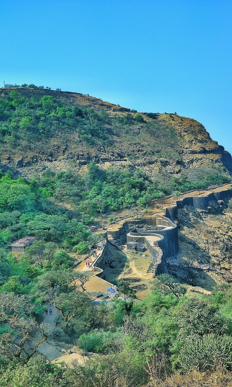 Raigad Fort in Maharashtra: Historic Hilltop Fortress with Winding Stone Walls and Lush Greenery HD phone wallpaper