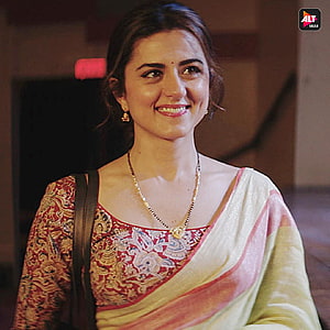 Ridhi Dogra in a traditional embroidered blouse and pastel sari HD phone wallpaper