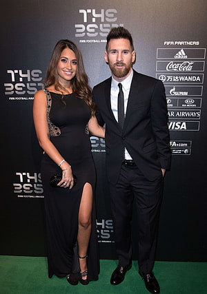 Lionel Messi and Antonella Roccuzzo at the FIFA The Best Football Awards HD phone wallpaper