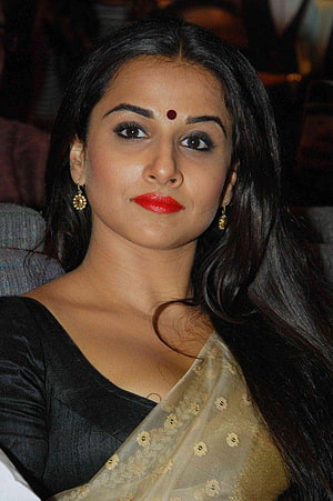 Vidya Balan in Black Blouse and Gold Embroidered Saree with Red Lipstick HD phone wallpaper