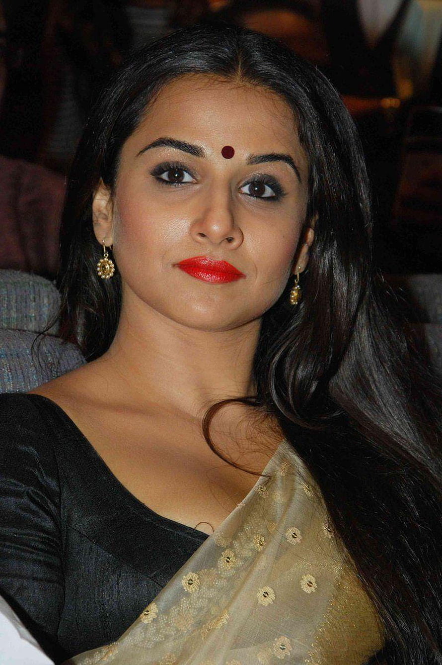 Vidya Balan in Black Blouse and Gold Embroidered Saree with Red Lipstick HD phone wallpaper