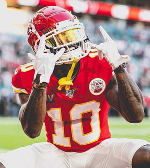 Tyreek Hill in Kansas City Chiefs Red Jersey Making Peace Sign Gesture on the Field HD phone wallpaper