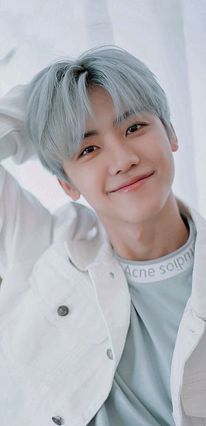 Jaemin NCT Dream Portrait With Silver Hair And White Jacket HD phone wallpaper
