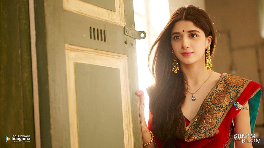 Sanam Teri Kasam Actress in Traditional Red Saree with Gold Jewelry HD wallpaper