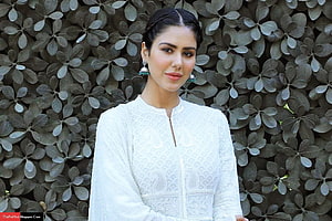 Sonam Bajwa in White Embroidered Kurta with Turquoise Earrings HD wallpaper