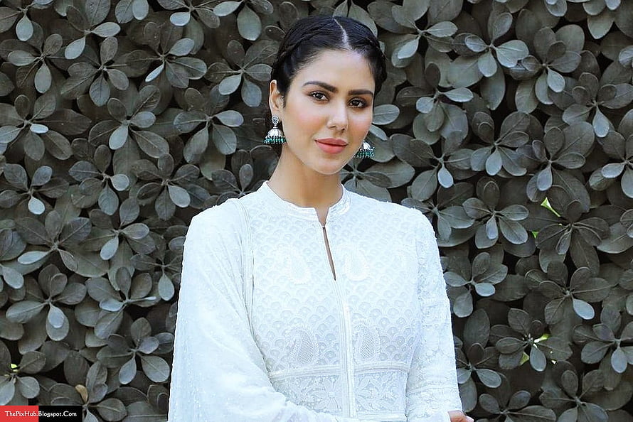 Sonam Bajwa in White Embroidered Kurta with Turquoise Earrings HD wallpaper
