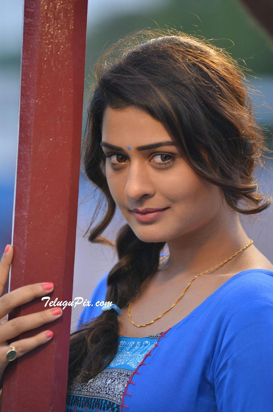 Payal Rajput in a blue kurta with a gold necklace and a side braid HD phone wallpaper