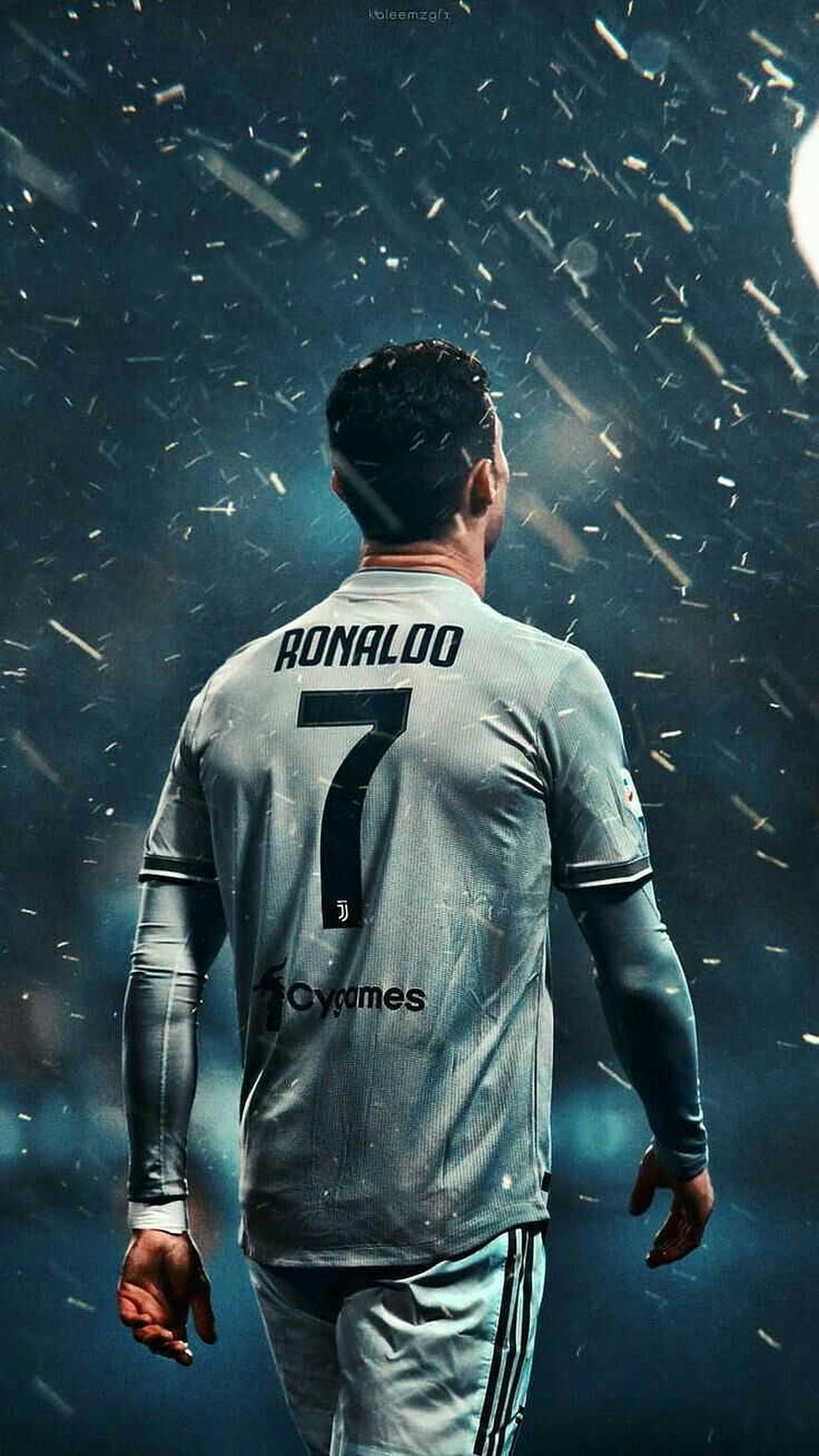 Cristiano Ronaldo Juventus Number 7 Jersey Walking Away in Rain HD phone wallpaper