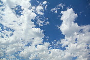 Bright Blue Sky With Fluffy White Cumulus Clouds On A Sunny Day HD wallpaper