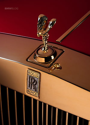 Gold Rolls Royce Spirit of Ecstasy Hood Ornament and Grille Badge Close-Up HD phone wallpaper