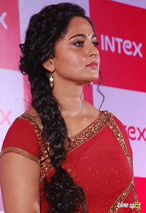 Anushka Shetty in Red Saree at Intex Aqua Mobile Launch Event HD phone wallpaper