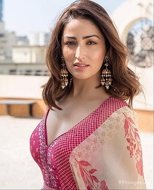 Yami Gautam in a Pink Embroidered Saree with Traditional Jhumka Earrings HD phone wallpaper