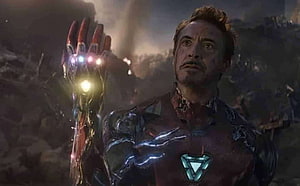 Iron Man Wearing Infinity Gauntlet in Avengers Endgame Battle Scene, Avengers Endgame Iron Man Snap HD wallpaper