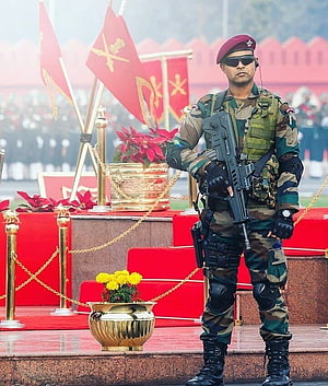 Indian Army Para Special Forces Soldier Standing Guard at Republic Day Ceremony HD phone wallpaper