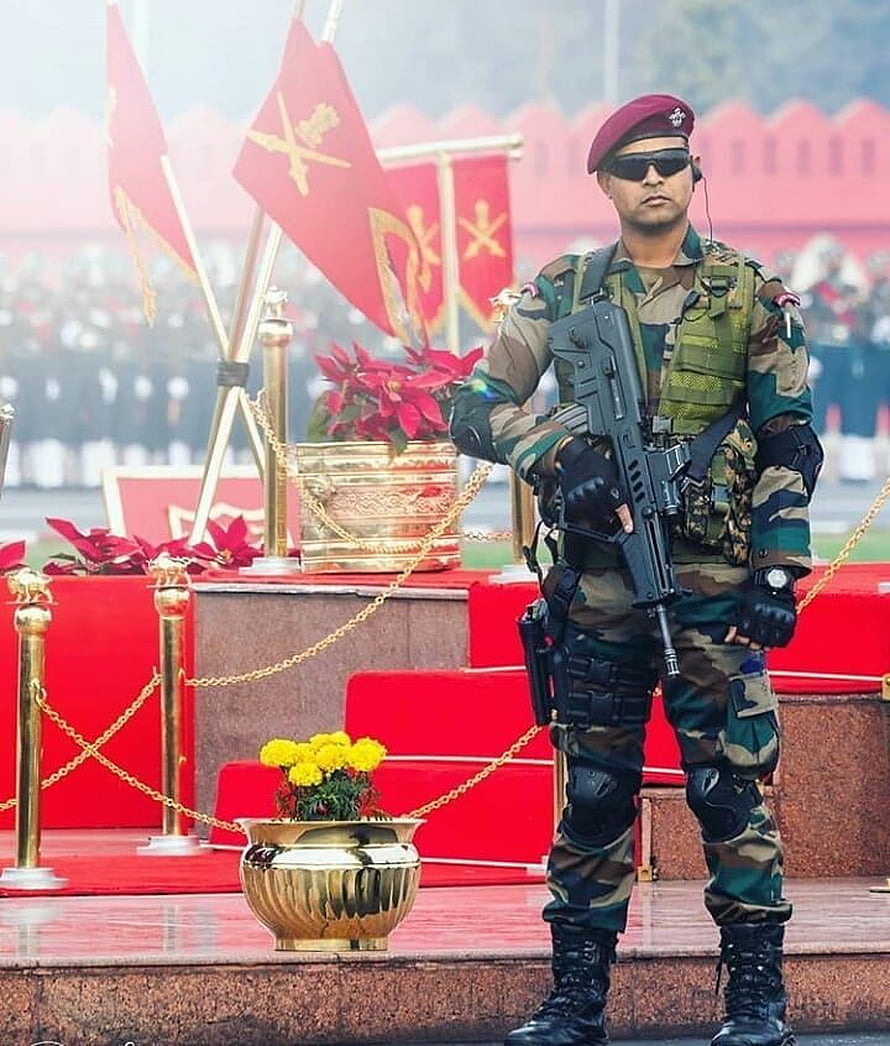 Indian Army Para Special Forces Soldier Standing Guard at Republic Day Ceremony HD phone wallpaper