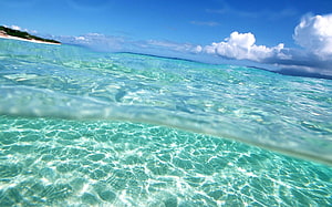 Crystal Clear Turquoise Ocean Water With Sandy Beach And Blue Sky HD wallpaper