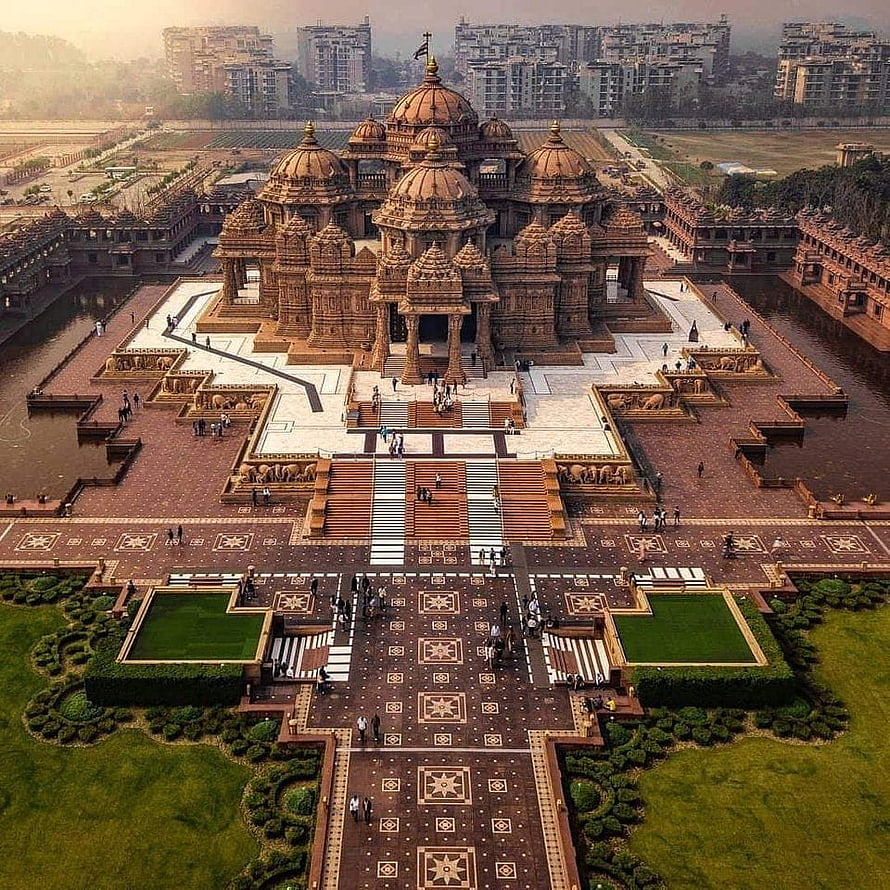 Aerial View of Akshardham Temple Complex in New Delhi with Intricate Red Sandstone Architecture HD phone wallpaper