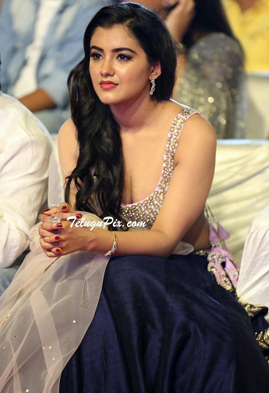 Malvika Sharma in Elegant Pink and Navy Lehenga at Event HD phone wallpaper