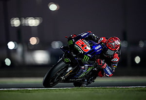 Fabio Quartararo Cornering Yamaha YZR-M1 at Night in MotoGP Racing HD wallpaper