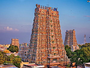 Majestic Gopuram Tower of a Tamil Nadu Temple in India HD wallpaper
