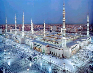 Grand Mosque of Mecca at Night with Minarets and Crowds HD wallpaper