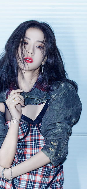 Jisoo from Blackpink in a distressed denim jacket and plaid dress with bold red lips HD phone wallpaper