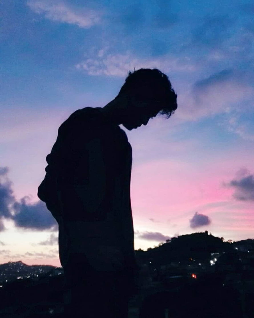 Silhouette of a Young Man Looking Down Against a Vibrant Sunset Sky, 97 Aesthetic Best Profile Pic For Instagram For Boy, instagram dp boys HD phone wallpaper
