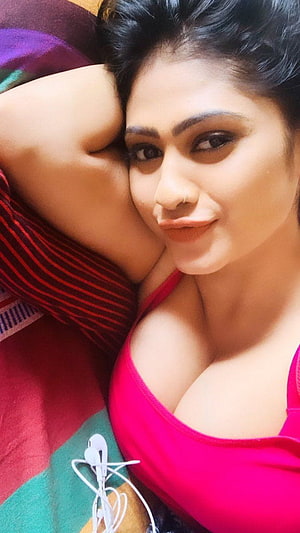 Piumi Hansamali Lying Down in Vibrant Pink Top with White Earphones HD phone wallpaper