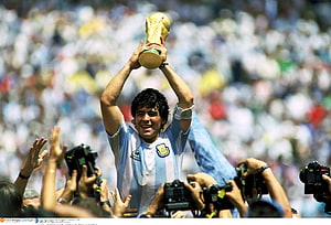 Diego Maradona lifting the FIFA World Cup trophy in his Argentina jersey HD wallpaper