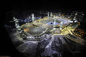 Aerial Night View of the Grand Mosque in Mecca with Massive Pilgrim Gathering HD wallpaper
