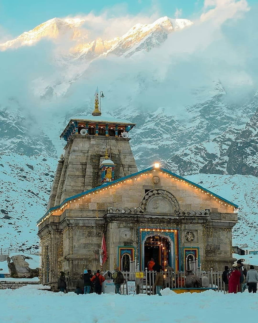 Kedarnath Temple in Snow with Himalayan Peaks and Morning Light HD phone wallpaper