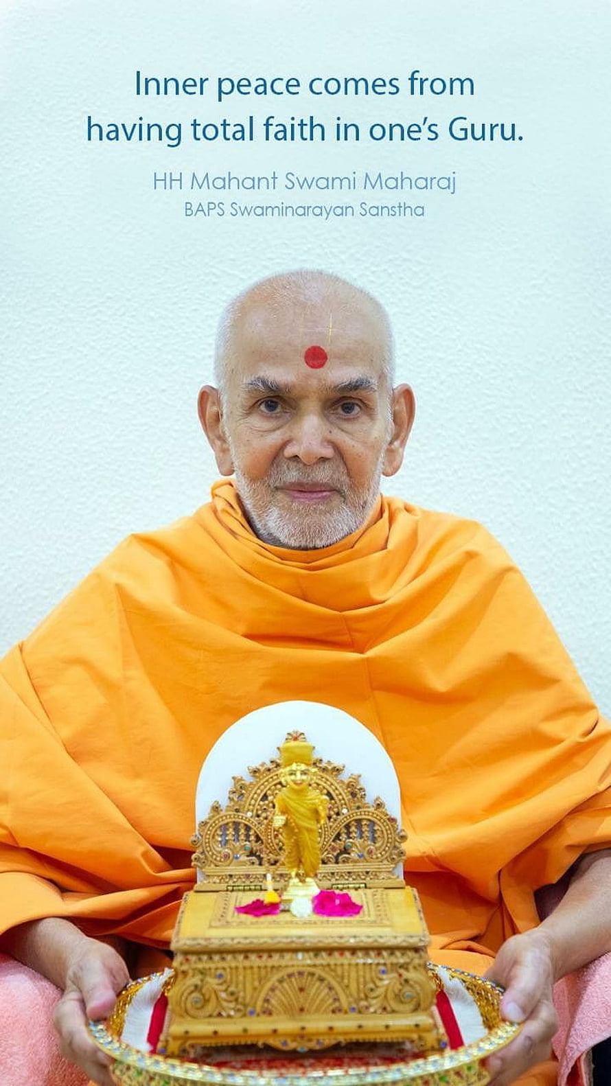 Mahant Swami Maharaj of BAPS Swaminarayan Sanstha holding a golden deity shrine HD phone wallpaper