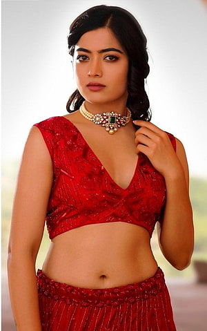 Rashmika Mandanna in a red embroidered lehenga with pearl and emerald necklace HD phone wallpaper
