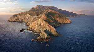 Catalina Island Aerial View with Rocky Coastline and Ocean at Sunrise HD wallpaper