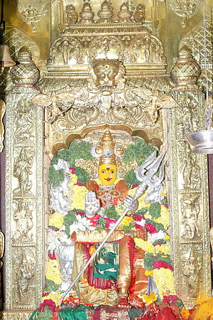 Kanaka Durga Temple Deity in Vijayawada Adorned with Flowers and Gold Ornamentation HD phone wallpaper