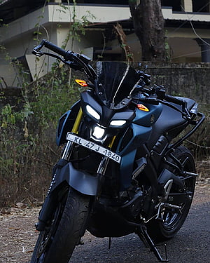 Yamaha MT-15 Matte Blue Motorcycle with Custom Windscreen and LED Headlights HD phone wallpaper