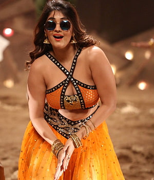 Surbhi Puranik in Vibrant Orange Ethnic Wear with Gold Jewelry and Sunglasses HD phone wallpaper