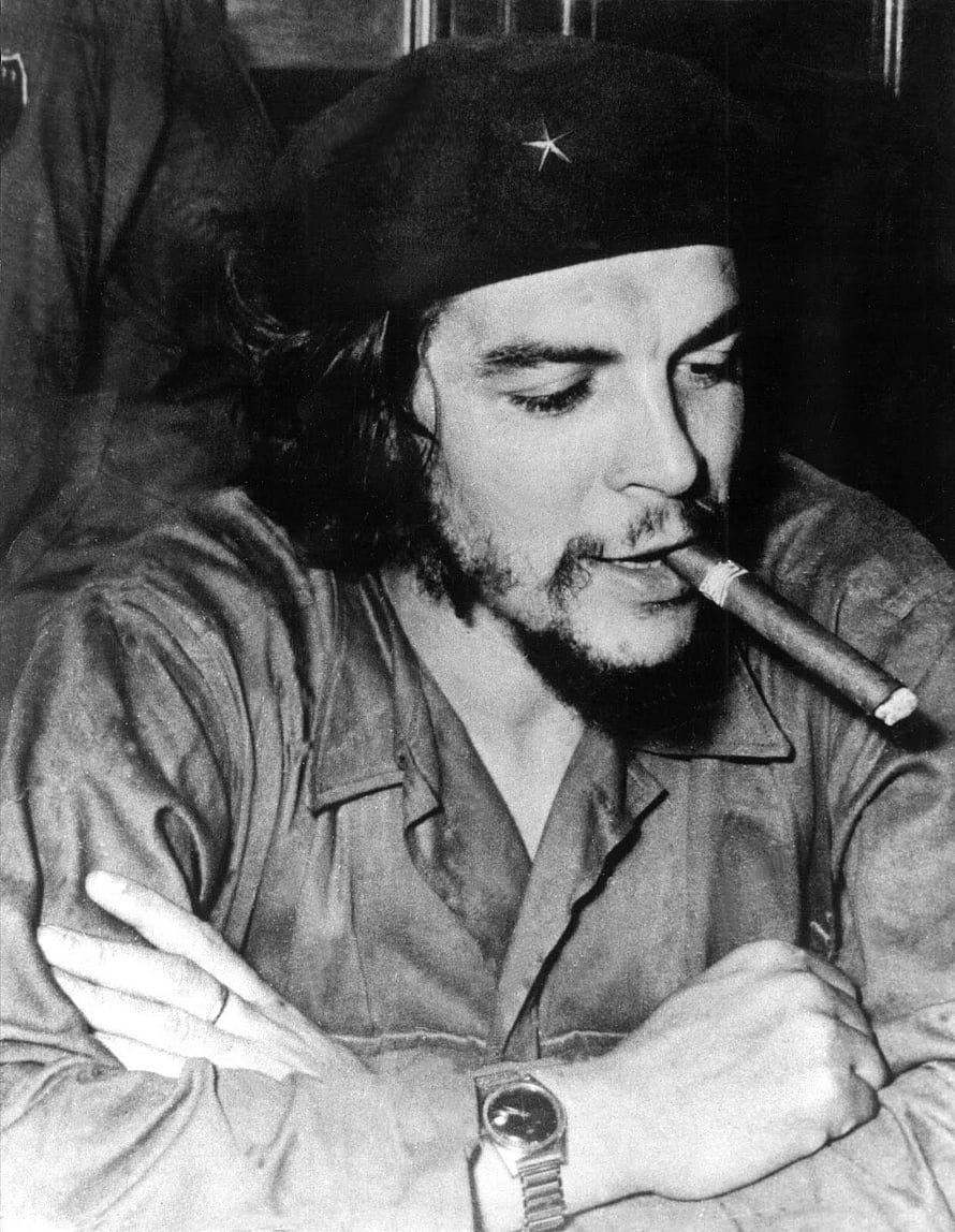 Che Guevara in Military Uniform Smoking a Cigar with Beret and Star Emblem HD phone wallpaper