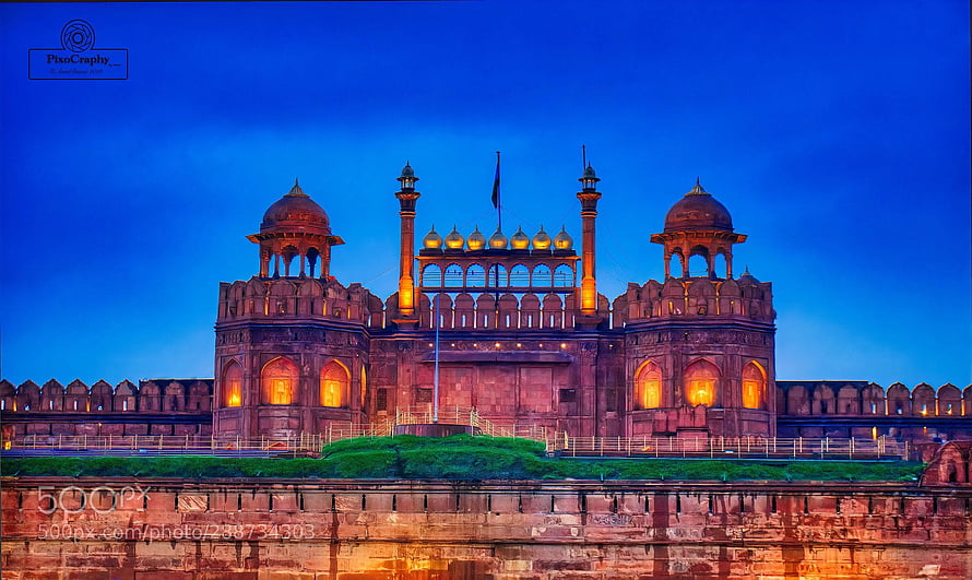 Red Fort Delhi at Dusk with Illuminated Sandstone Architecture and Deep Blue Sky HD wallpaper