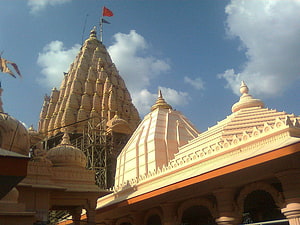Mahakaleshwar Jyotirlinga Temple in Ujjain with Ornate Shikhara and Red Flag HD wallpaper