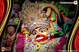 Salangpur Kastbhanjan Dada ornate deity statue adorned with jeweled crown and vibrant floral garlands HD wallpaper