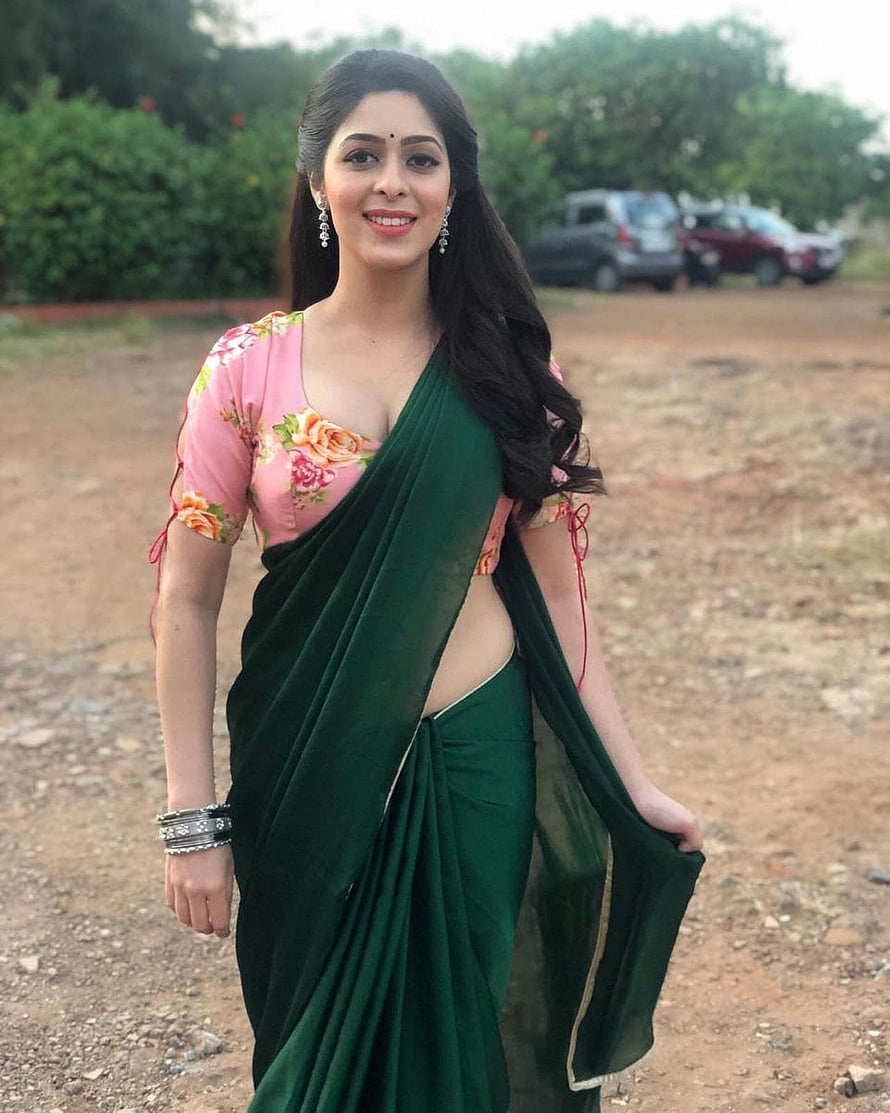 Garima Jain in a Green Saree with Pink Floral Blouse HD phone wallpaper