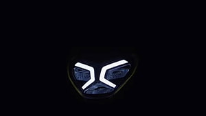 TVS Raider Motorcycle Headlight Design with Distinctive X-Shaped LED Signature HD wallpaper