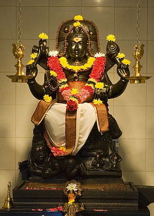 Dakshinamurthy Murti Adorned With Fresh Marigold Garlands And Temple Oil Lamps HD phone wallpaper